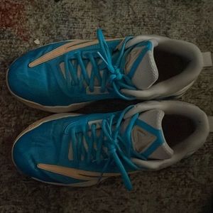 Nike Giannis immortality 2 Lighting blue and peach